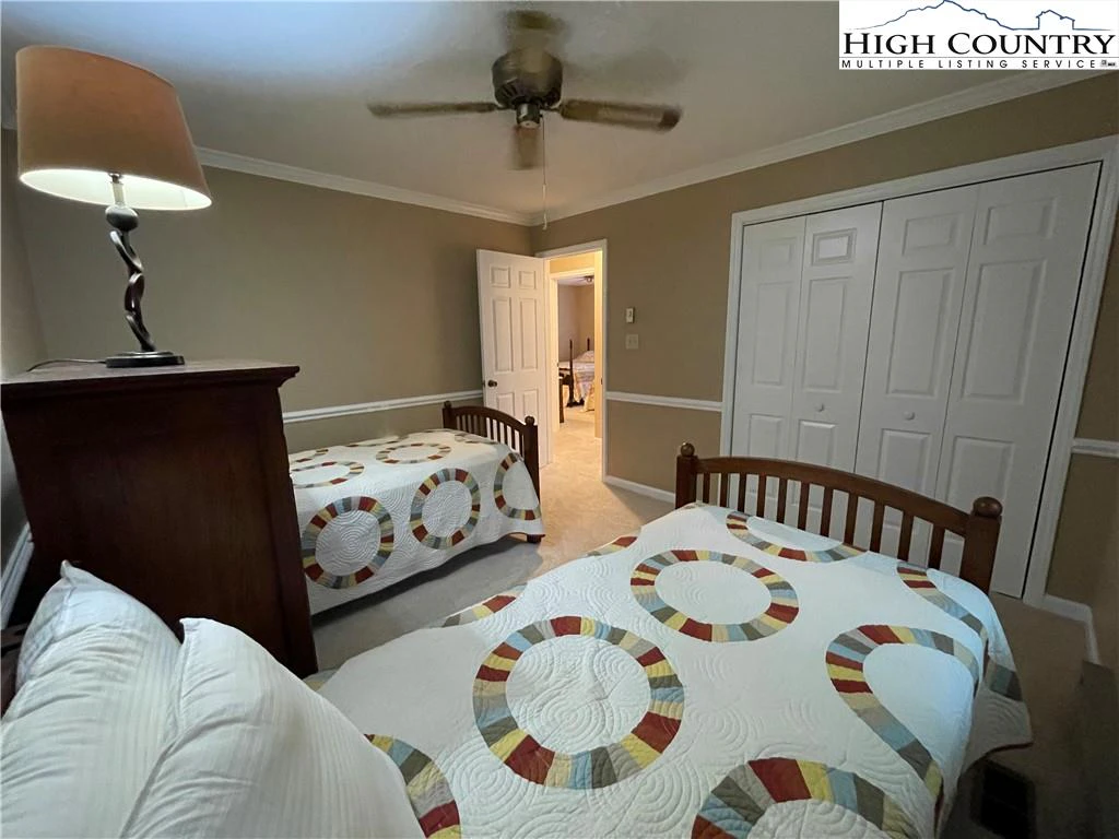 Image number 8 for the current listing