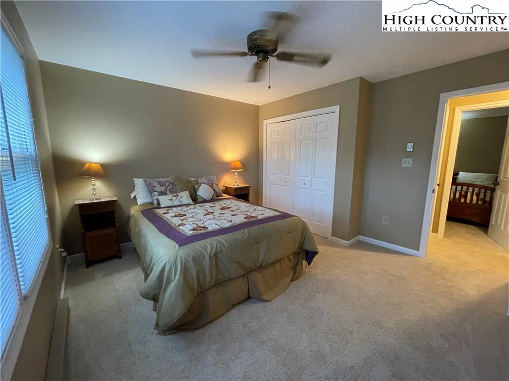 Image number 9 for the current listing