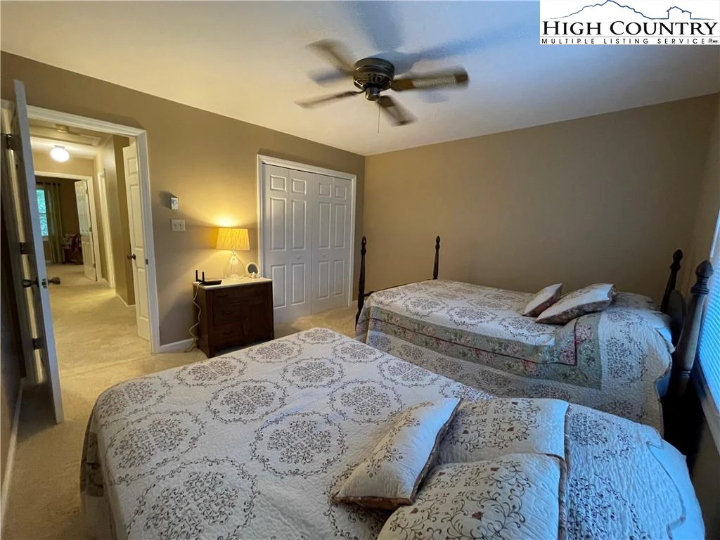 Image number 11 for the current listing