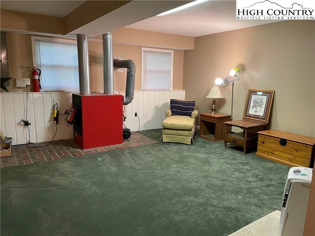 Image number 15 for the current listing