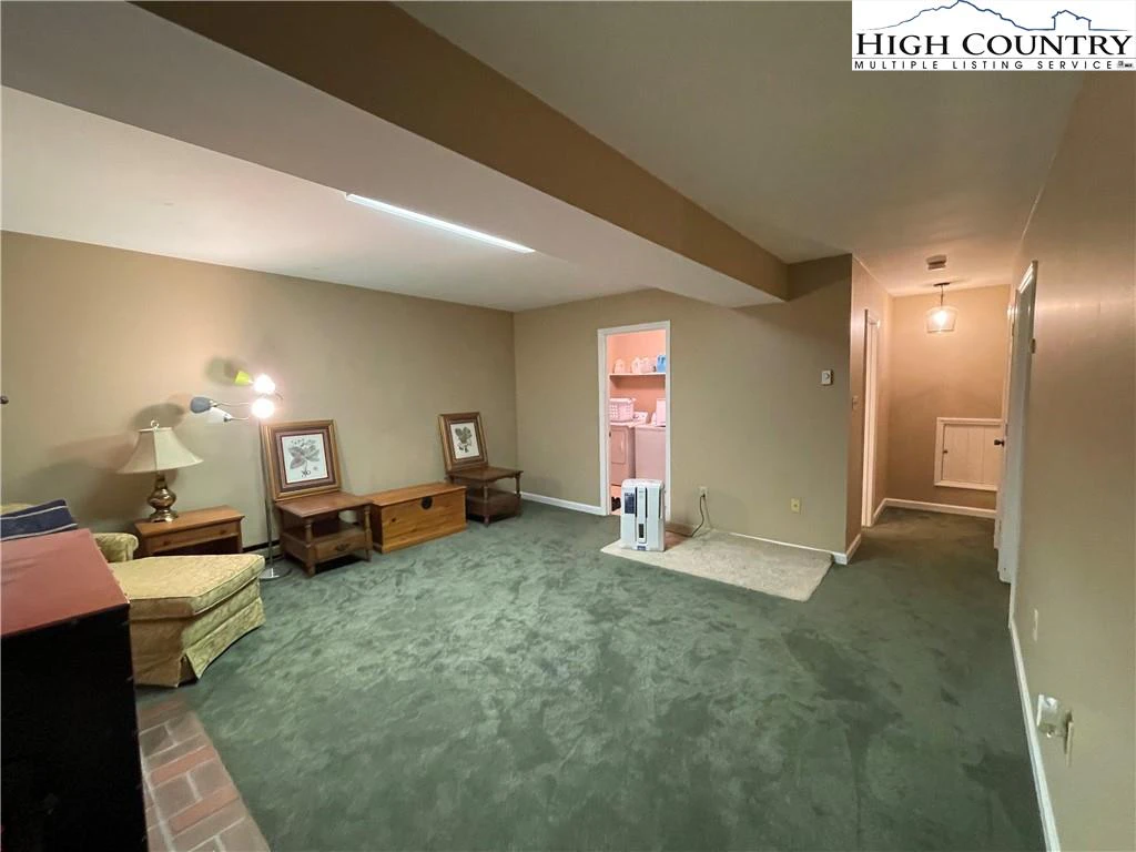 Image number 16 for the current listing