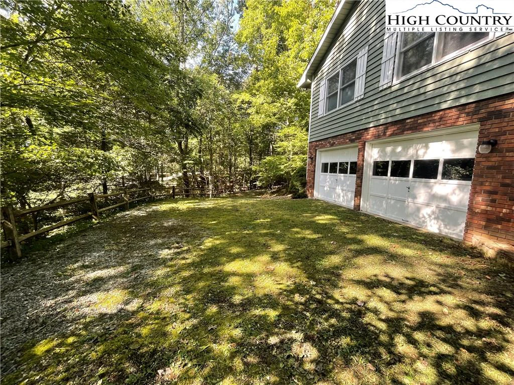 Image number 28 for the current listing