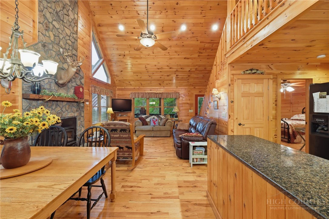 Image number 7 for the current listing
