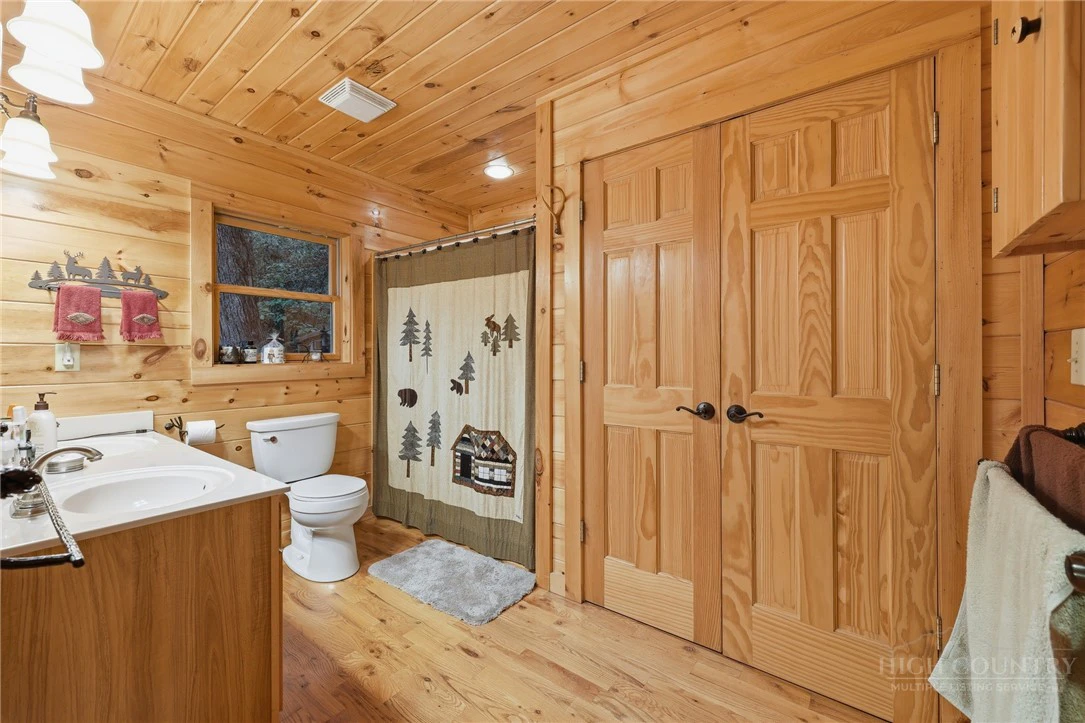 Image number 11 for the current listing