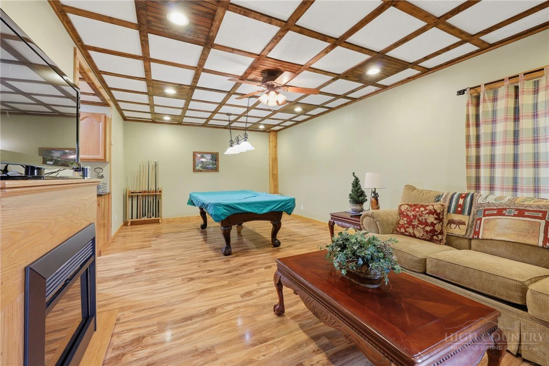 Image number 14 for the current listing