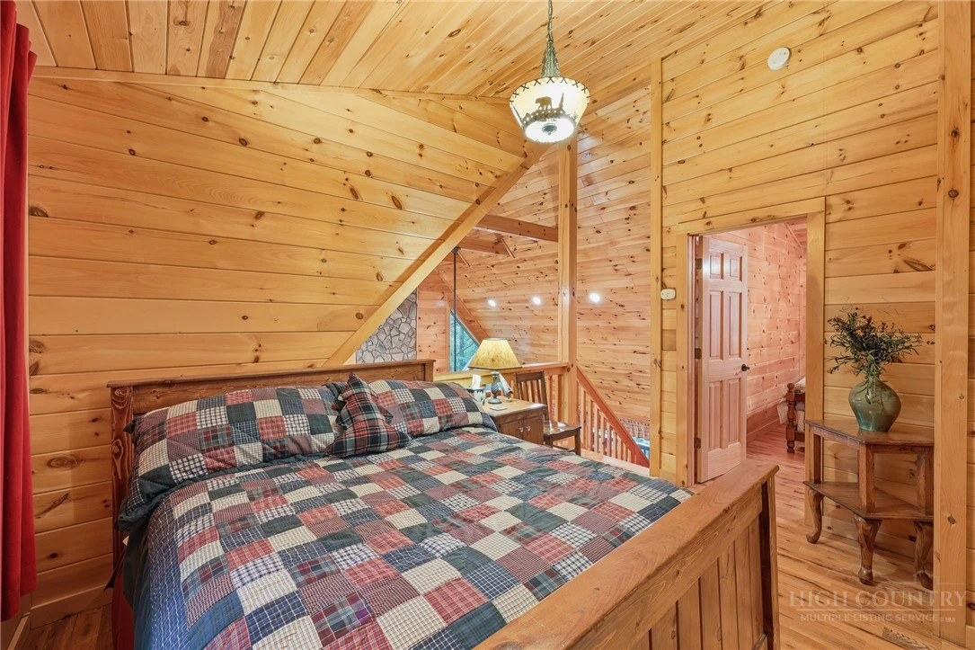 Image number 20 for the current listing