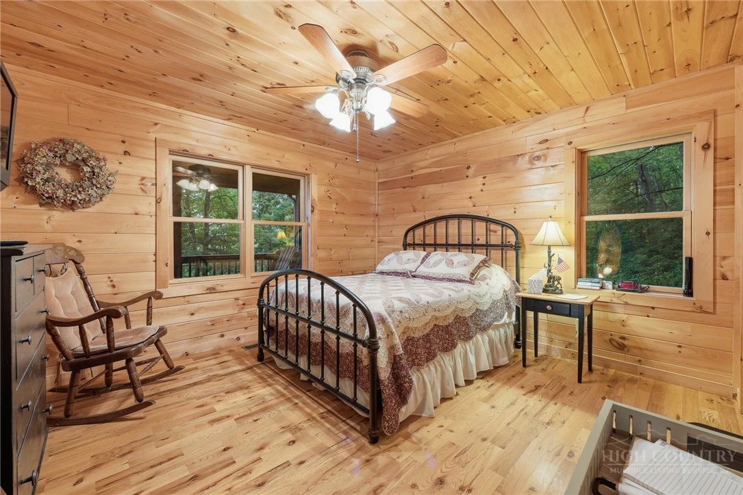 Image number 21 for the current listing