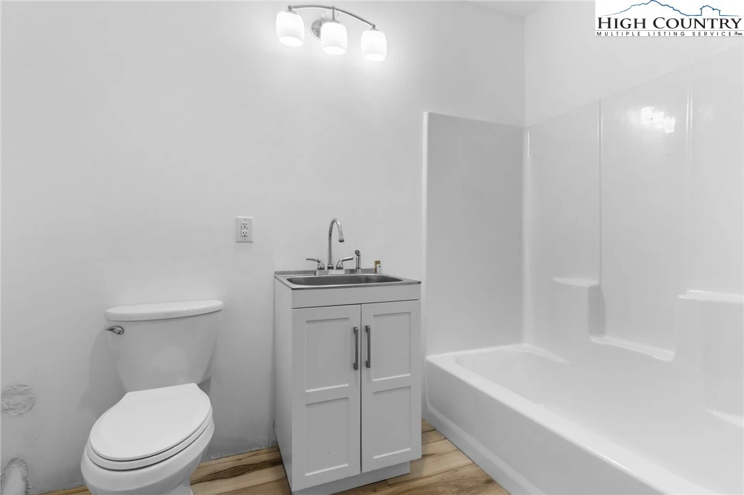 Image number 6 for the current listing