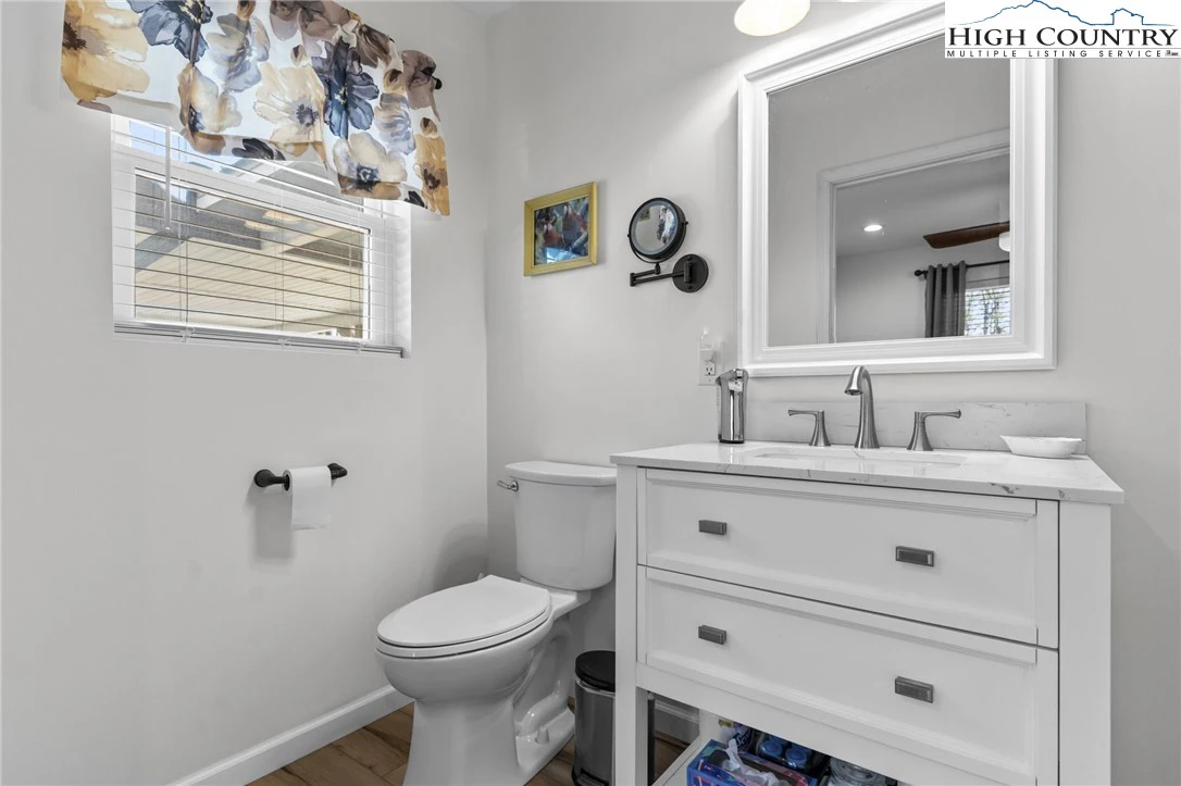 Image number 7 for the current listing