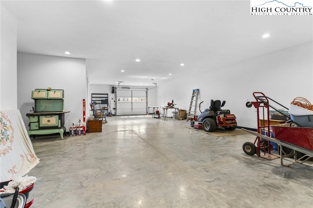 Image number 10 for the current listing