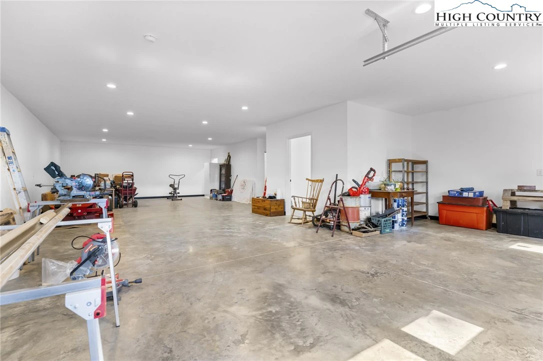 Image number 11 for the current listing