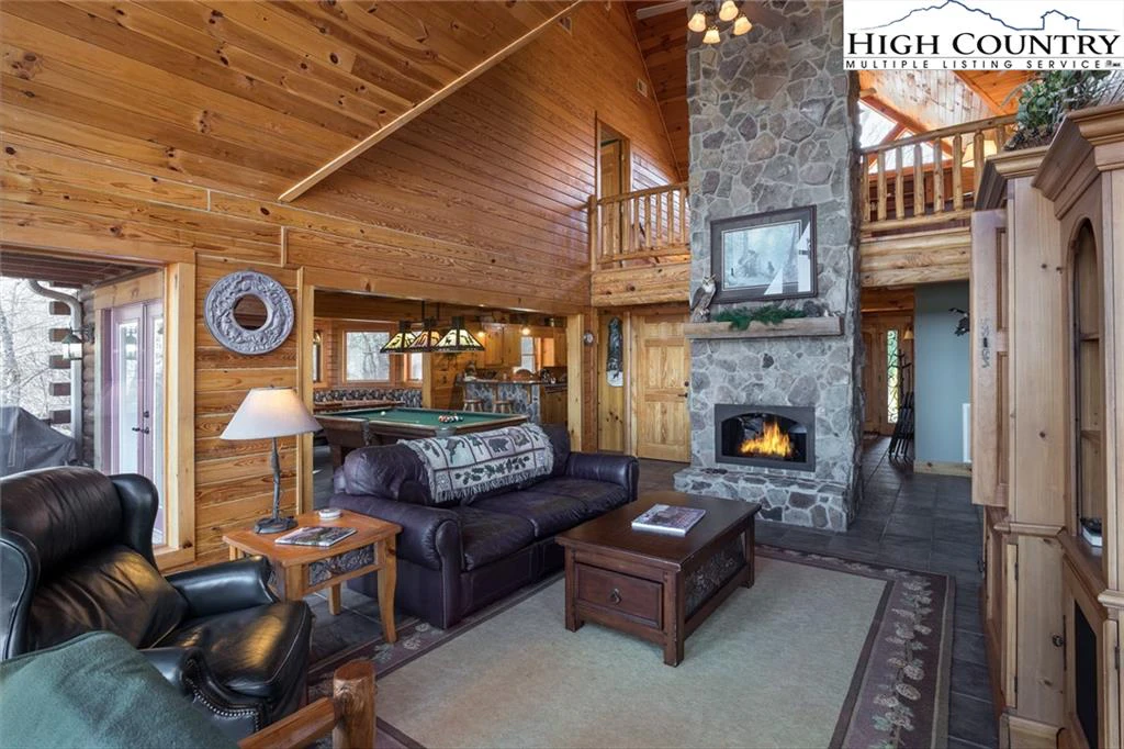 Image number 18 for the current listing