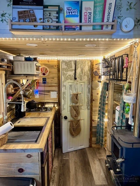 Image number 20 for the current listing