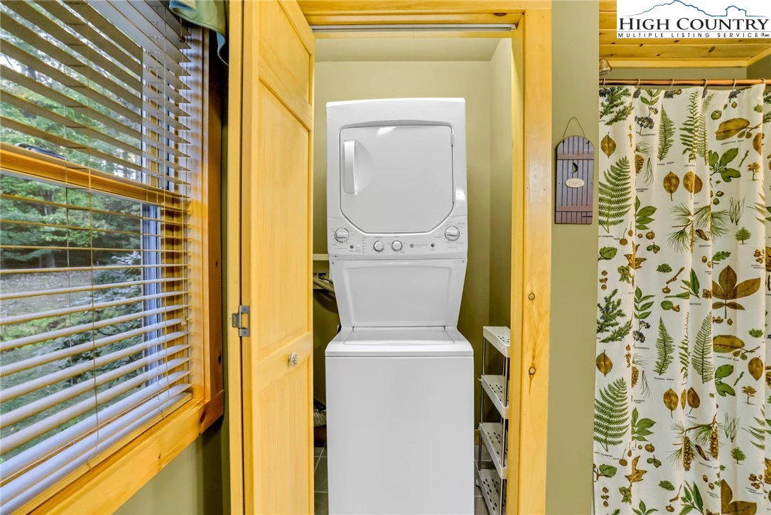 Image number 3 for the current listing