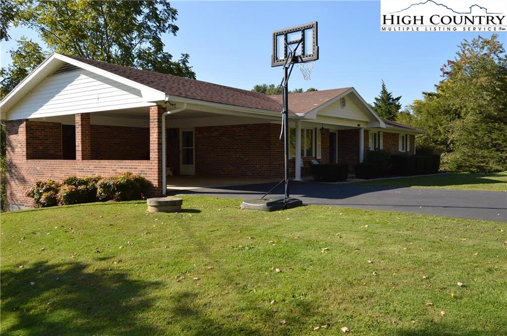 Image number 16 for the current listing
