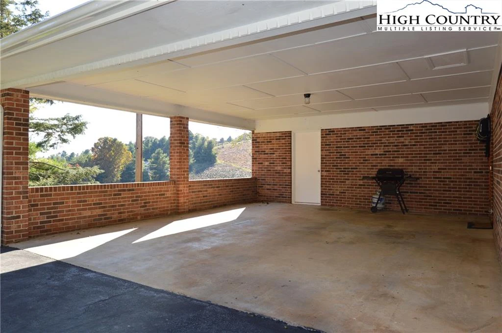 Image number 19 for the current listing