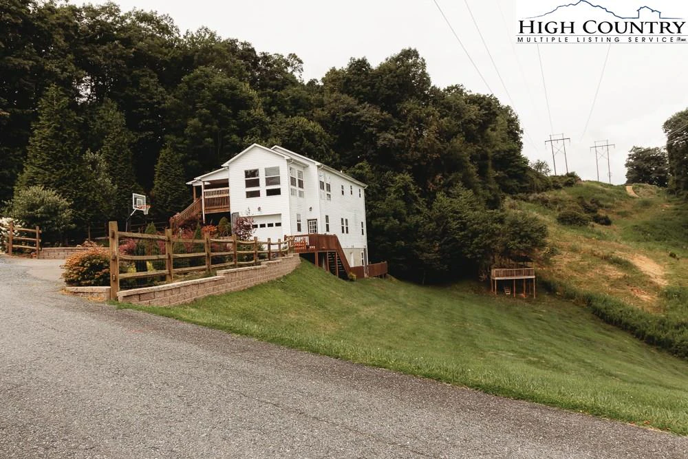 Image number 1 for the current listing