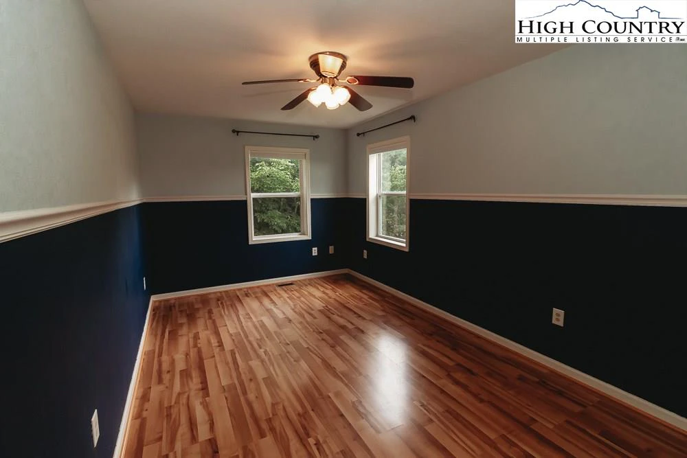 Image number 3 for the current listing