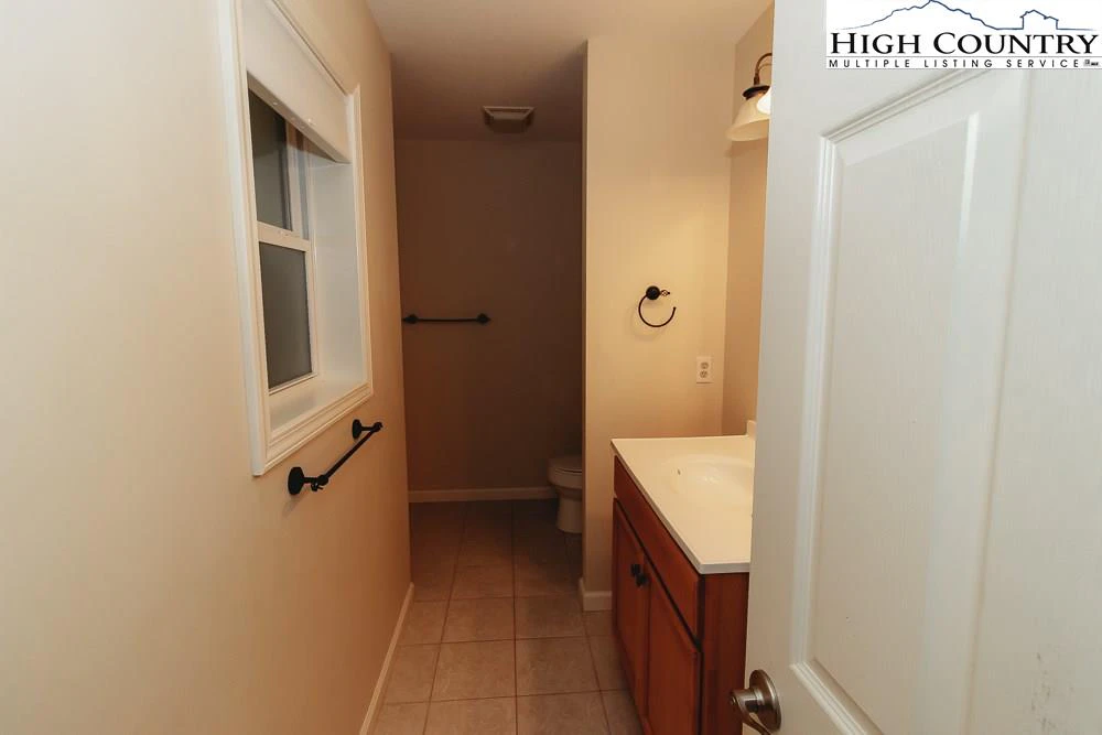 Image number 7 for the current listing