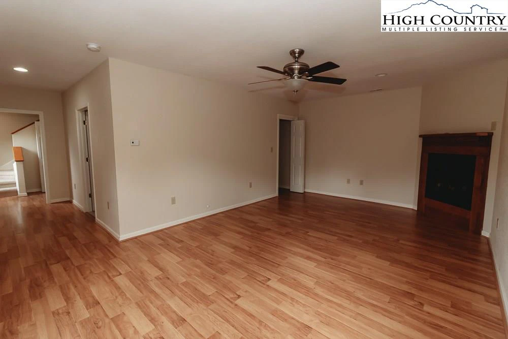 Image number 2 for the current listing