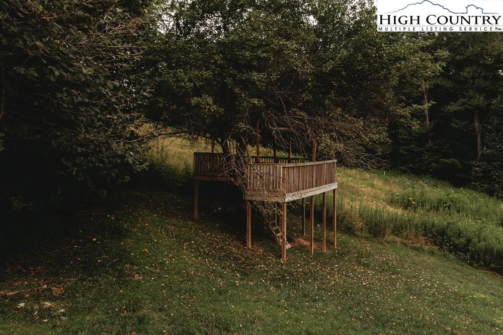 Image number 13 for the current listing