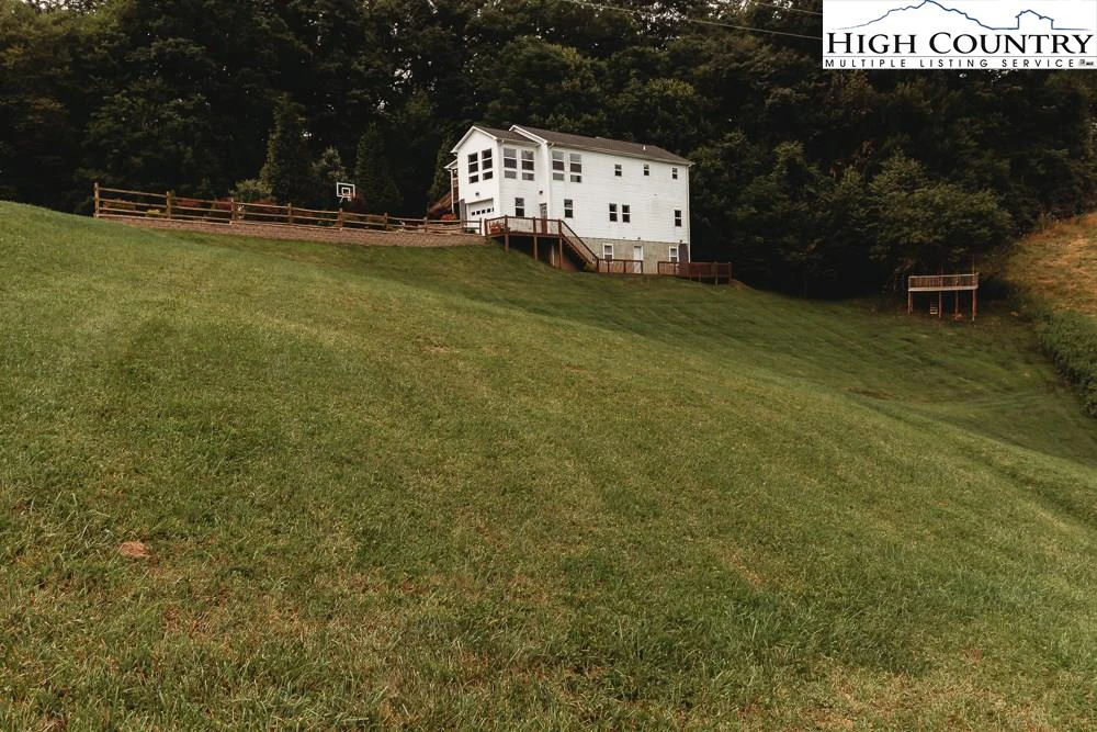 Image number 17 for the current listing