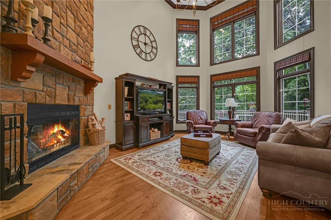 Image number 5 for the current listing