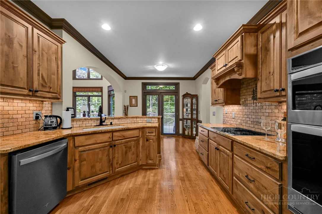 Image number 7 for the current listing