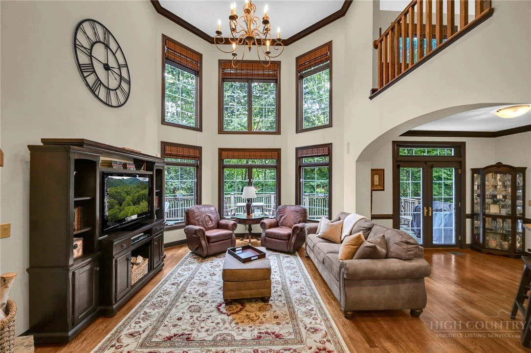 Image number 3 for the current listing