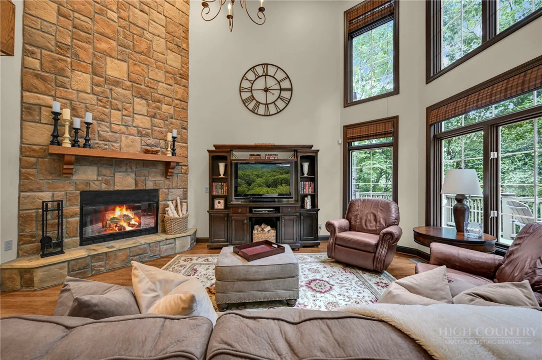 Image number 8 for the current listing
