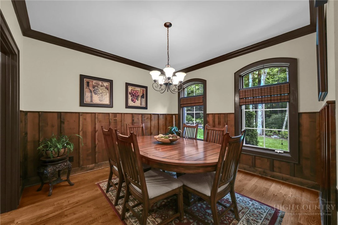 Image number 11 for the current listing