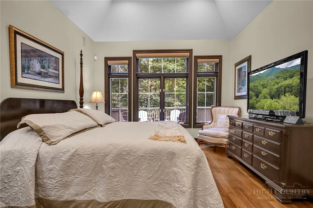 Image number 12 for the current listing