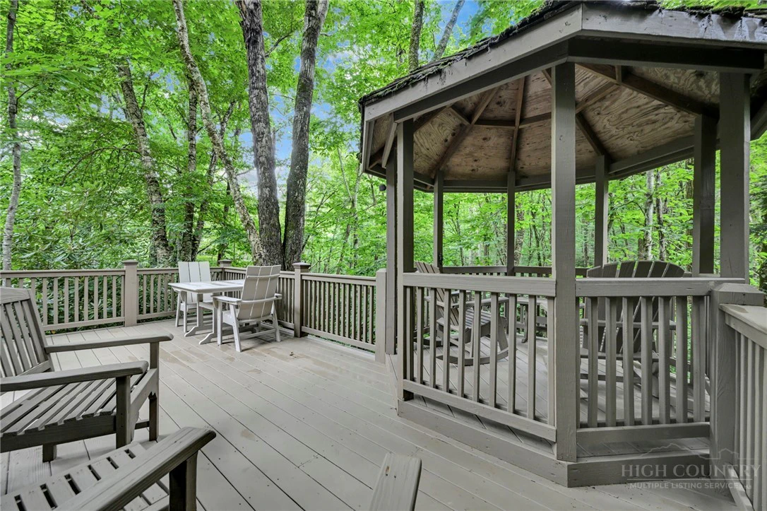 Image number 19 for the current listing