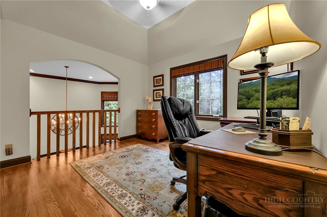 Image number 21 for the current listing