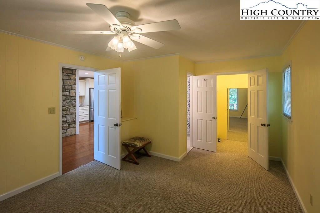 Image number 15 for the current listing
