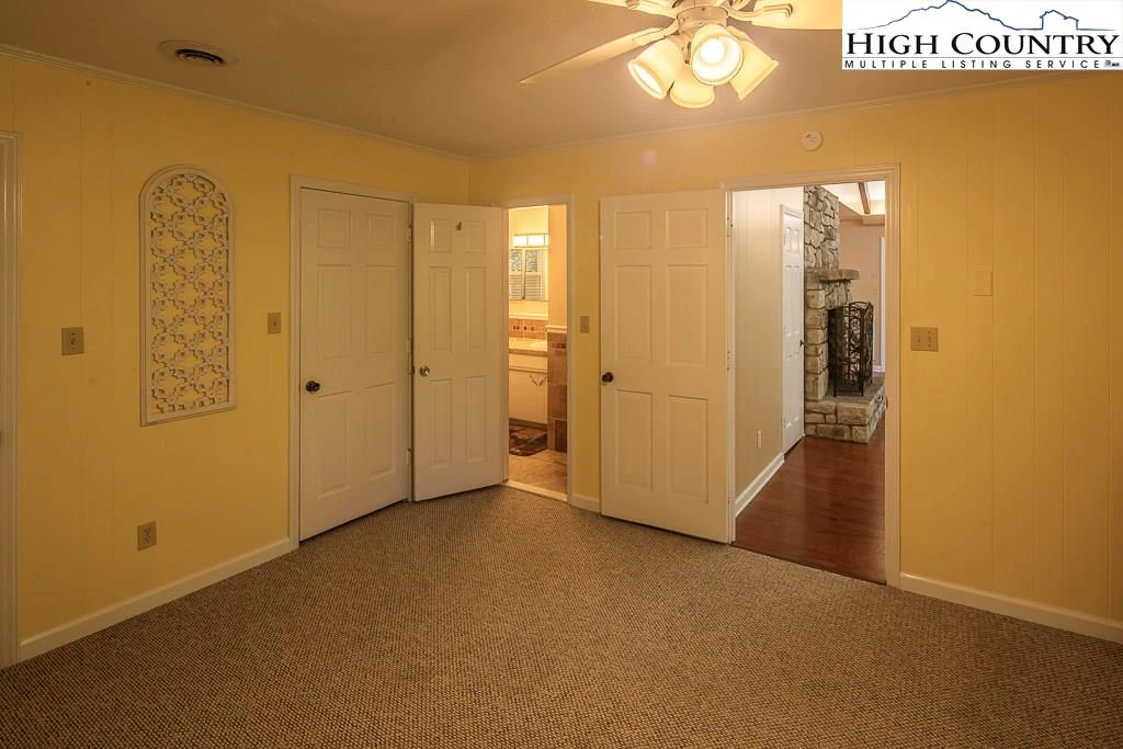 Image number 13 for the current listing