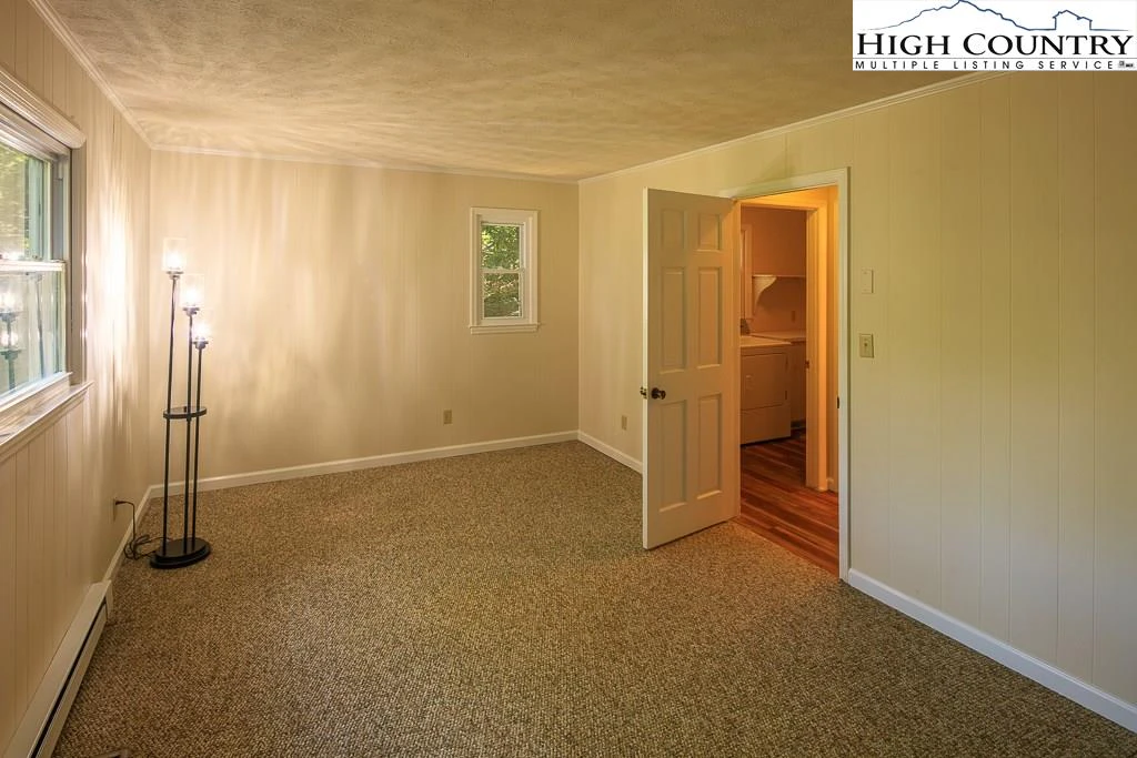 Image number 11 for the current listing