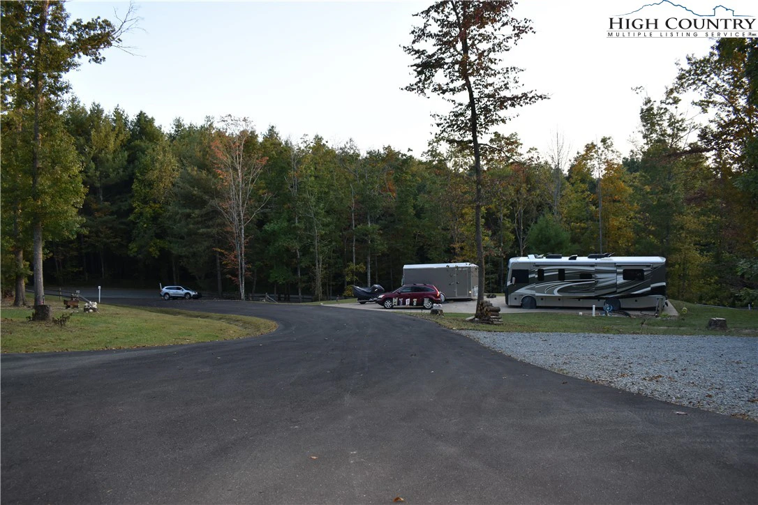 Image number 1 for the current listing
