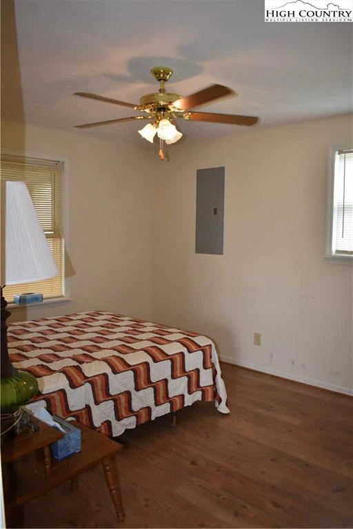 Image number 2 for the current listing