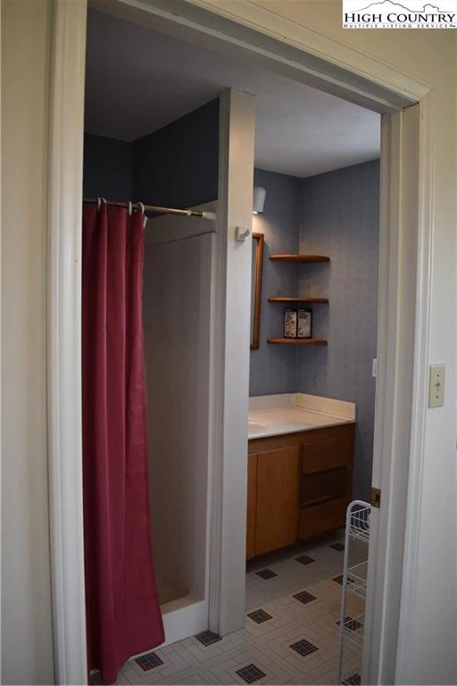 Image number 11 for the current listing