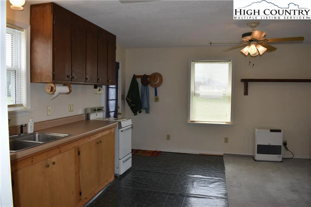 Image number 10 for the current listing