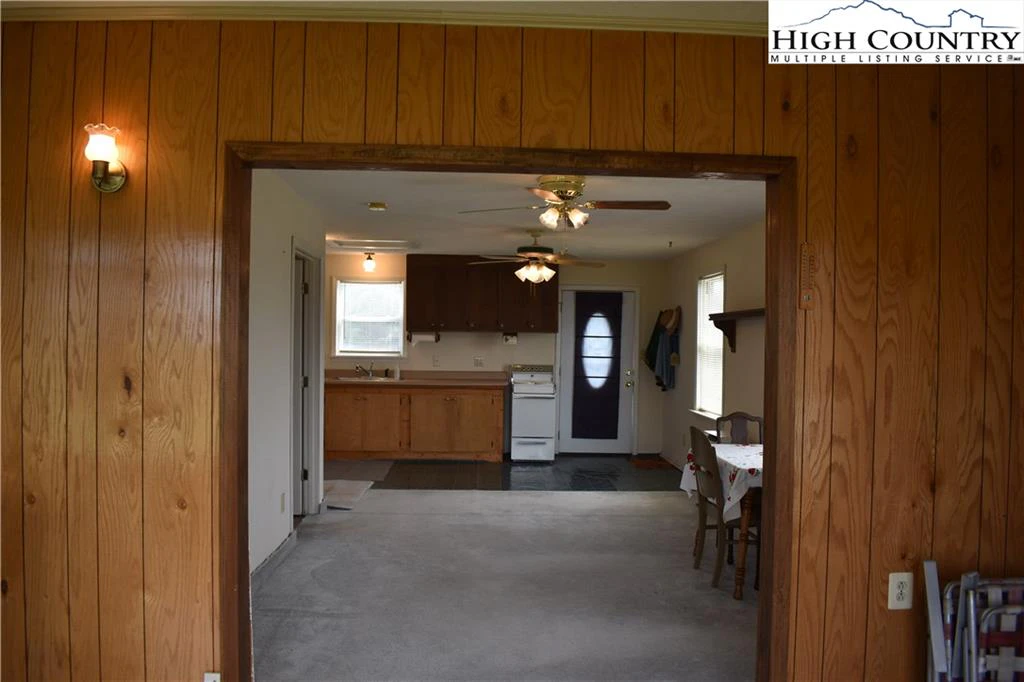 Image number 9 for the current listing