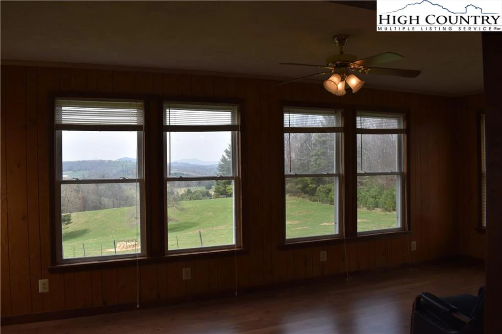 Image number 7 for the current listing