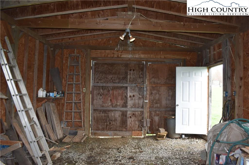 Image number 4 for the current listing