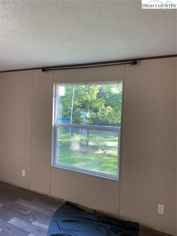 Image number 4 for the current listing