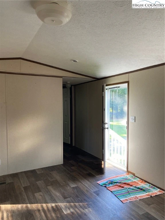 Image number 14 for the current listing
