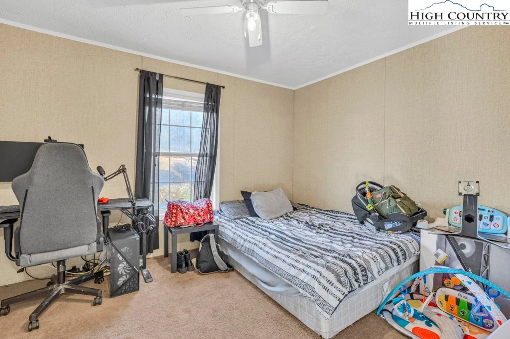 Image number 14 for the current listing