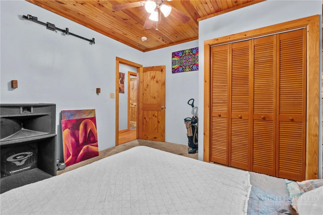 Image number 37 for the current listing