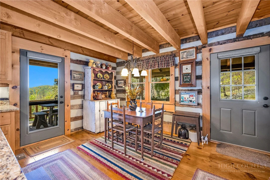Image number 3 for the current listing