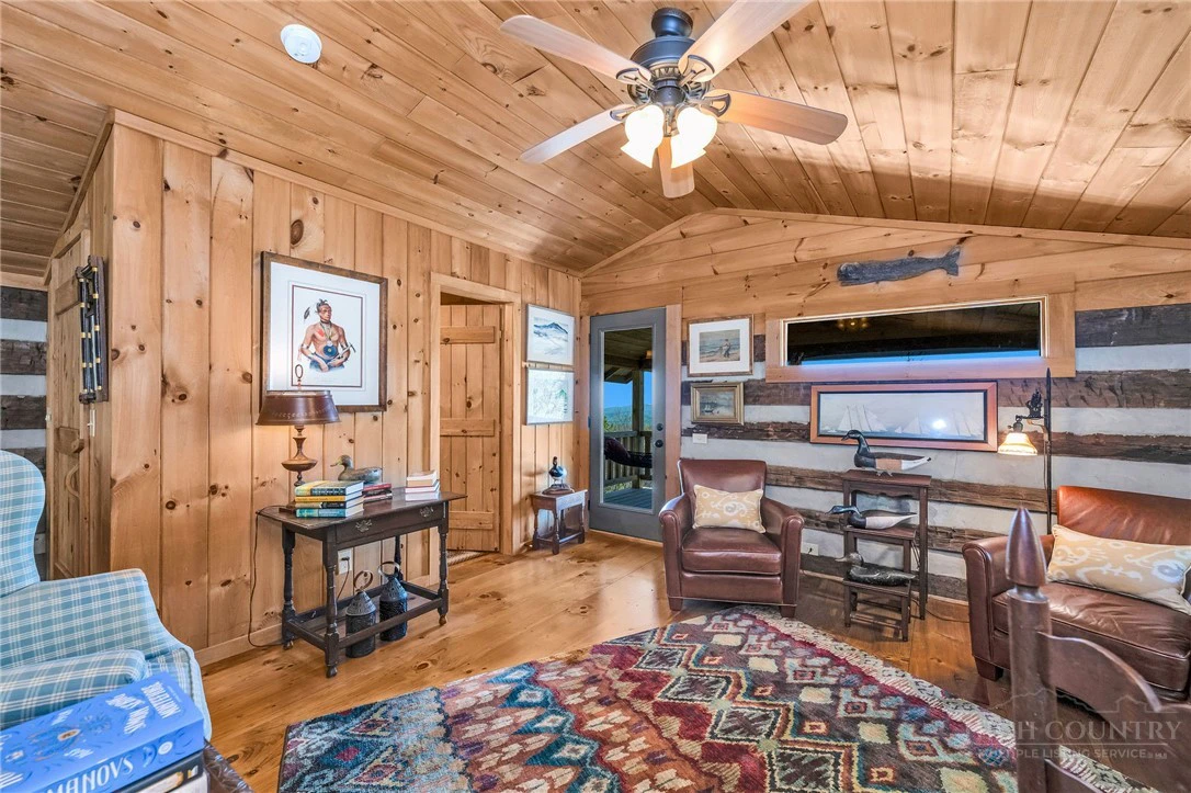 Image number 12 for the current listing